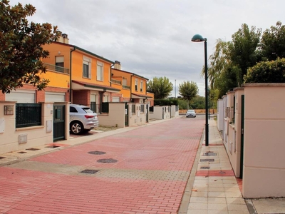 Venta Casa adosada en Marina Valladolid. Con terraza 283 m²
