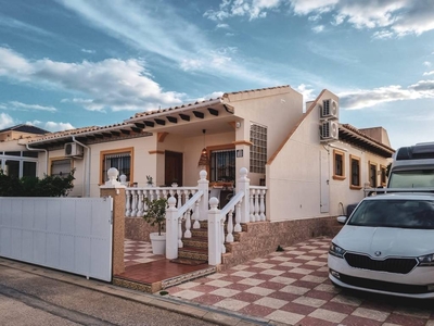 Venta Casa unifamiliar en Calle Esmeralda Orihuela. Con terraza 70 m²