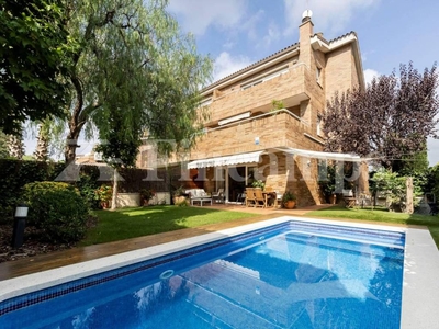 Venta Casa unifamiliar en Calle Ficus Sant Quirze del Vallès. Buen estado con terraza 325 m²