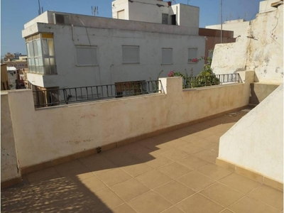 Venta Casa unifamiliar en Calle San José Obrero Almería. A reformar 150 m²