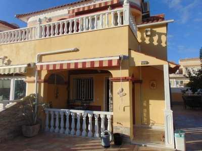 Venta Casa unifamiliar en Calle Sevilla 39 c San Miguel de Salinas. Buen estado con balcón 85 m²