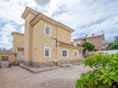 Venta Casa unifamiliar en Los Balcones Torrevieja. Con terraza 138 m²