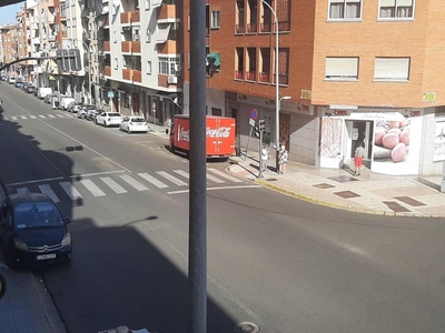 Venta Chalet en Calle Corte de Peleas Badajoz. Muy buen estado con balcón calefacción central 200 m²