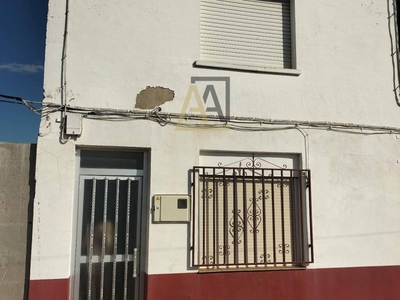 Venta Chalet en Calle Tulipanes Zamora. A reformar plaza de aparcamiento con balcón calefacción central 144 m²