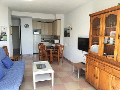 Alquiler apartamento amueblado con ascensor, piscina, calefacción, aire acondicionado y vistas al mar en Benalmádena