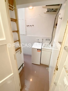 Piso con 3 habitaciones al lado de la carretera de Sants en Barcelona