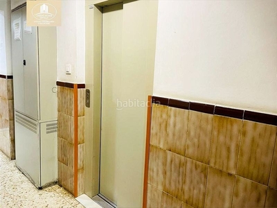 Piso con 3 habitaciones con ascensor en Parque Alcosa Sevilla