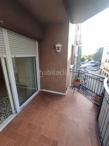 Piso en carrer albeniz espacioso piso con dos balcones enormes en Sabadell