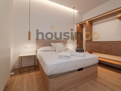 Piso en venta , con 121 m2, 3 habitaciones y 3 baños, ascensor, amueblado, aire acondicionado y calefacción individual gas natural. en Madrid