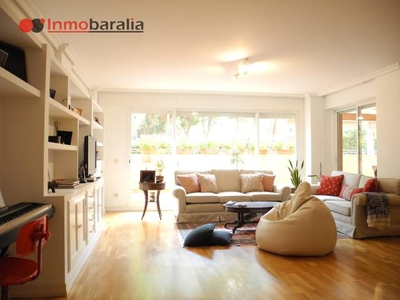 Piso en venta en Calle del Ábrego en Prado de Somosaguas por 940.000 €