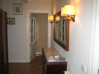 Alquiler de piso en avenida Gral Palacio de 3 habitaciones con terraza y muebles
