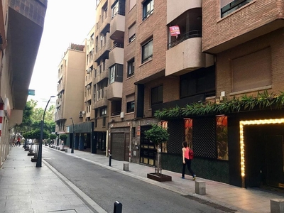 Venta de piso en Centro - Almería de 5 habitaciones con terraza y garaje