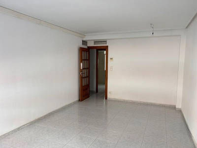 Alquiler de piso en calle Del Pintor Marín Bagüés de 2 habitaciones con terraza y garaje