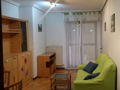 Alquiler de piso en Centro - Salamanca de 1 habitación con terraza y muebles