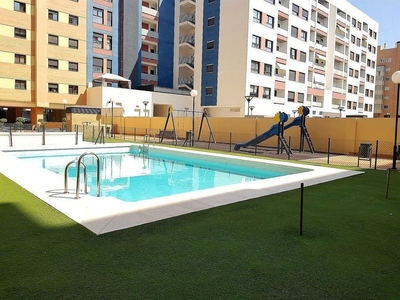 Alquiler de piso en Martín Carpena - Torre del Río de 2 habitaciones con piscina y garaje
