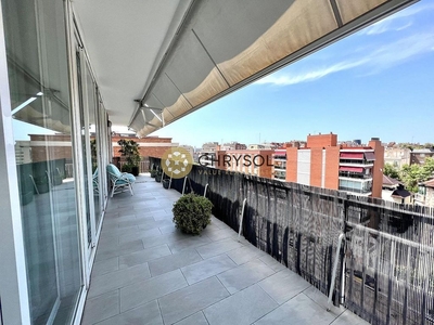 Ático en venta en Sant Gervasi - Galvany de 3 habitaciones con terraza y garaje