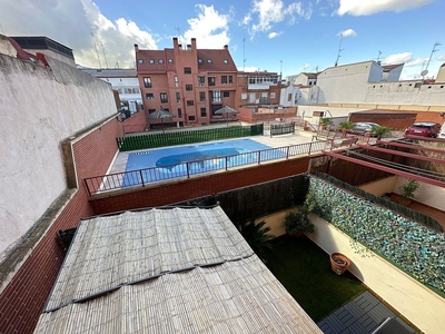 Dúplex en alquiler en calle Margaritas de 2 habitaciones con terraza y piscina