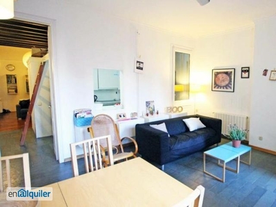 Elegante piso de con 2 habitaciones y balcón en alquiler en el singular barrio de El Raval