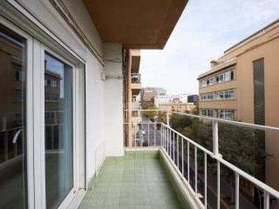 Piso de tres habitaciones buen estado, El Parc-La Llacuna del Poblenou, Barcelona