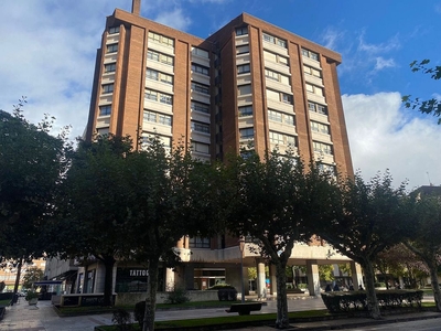 Piso en alquiler en Centro - Burgos de 4 habitaciones con garaje y muebles