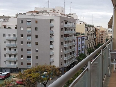 Piso en alquiler en Nou Eixample Nord de 3 habitaciones con terraza y balcón