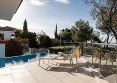 Casa adosada con 4 habitaciones con piscina, calefacción, aire acondicionado, jardín y vistas al mar en Marbella
