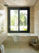Casa con 6 habitaciones amueblada con parking, piscina, calefacción, aire acondicionado y jardín en Marbella