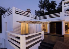 Chalet con 3 habitaciones con parking, piscina y aire acondicionado en Marbella