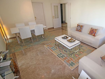 Alquiler apartamento con 2 habitaciones amueblado con ascensor, parking y aire acondicionado en Marbella