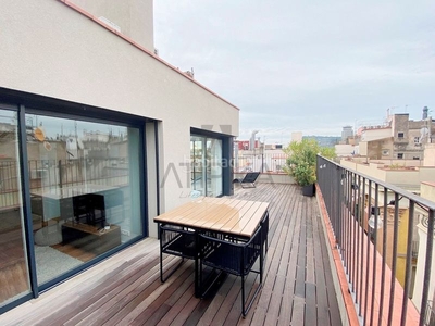 Alquiler ático de diseño a estrenar con amplia terraza en el corazón del gótico en Barcelona
