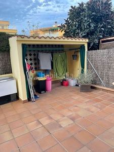 Alquiler casa pareada casa con 6 habitaciones y 4 baños- amueblada en Castelldefels