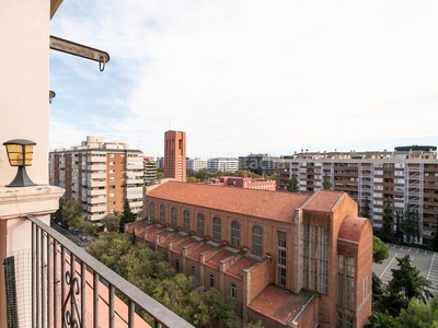 Alquiler piso con bonita terraza muy soleado en Pedralbes Barcelona