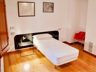 Alquiler piso en carrer força atic duplex al centre del call en Girona