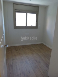 Alquiler piso en carrer mossen jacint verdaguer piso muy luminoso con terraza de 100m2 en Cornellà de Llobregat