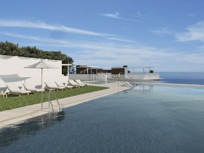 Apartamento con 2 habitaciones con parking, piscina, calefacción, aire acondicionado y vistas al mar en Rincón de la Victoria