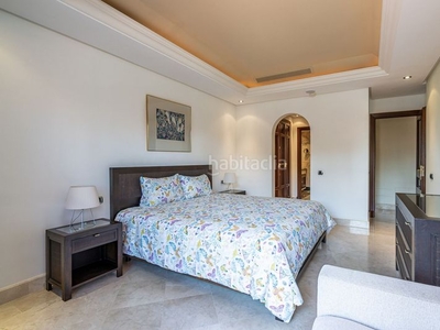 Apartamento con 2 habitaciones con parking, piscina y vistas al mar en Estepona