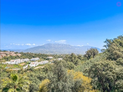 Apartamento coqueto apartamento de 2 dormitorios situado en la mairena, exclusiva urbanización con bonitas vistas al verde y a la montaña. en Marbella