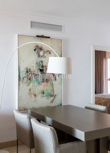 Apartamento de lujo amueblado con vistas panorámicas al mar en Marbella
