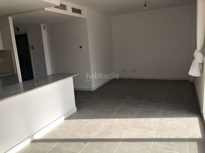 Apartamento en planta baja de obra nueva con dos terrazas, piscina y parquing en Sant Feliu de Guíxols