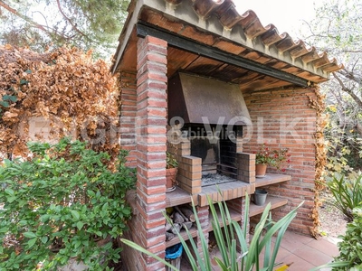 Casa adosada casa con jardín y terreno en Horta en Barcelona