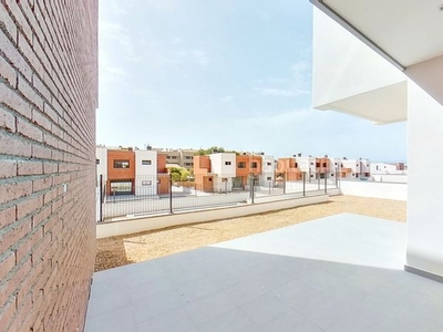 Casa adosada con 3 habitaciones con parking, piscina, calefacción y aire acondicionado en Roda de Barà