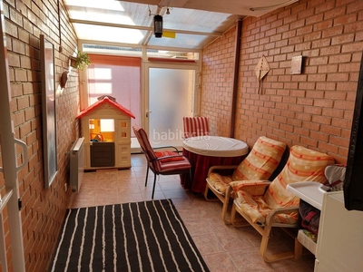 Casa adosada con 3 habitaciones con parking, piscina, calefacción y aire acondicionado en Yuncos