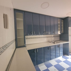 Casa adosada con 3 habitaciones con parking y calefacción en Seseña