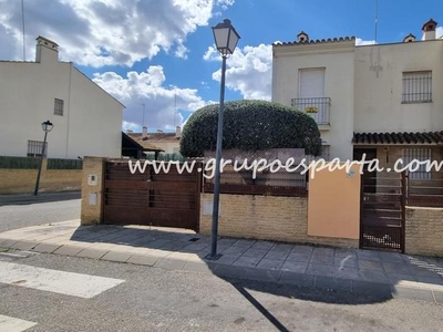 Casa adosada en venta en Calle José Saramago, Sanlúcar la Mayor