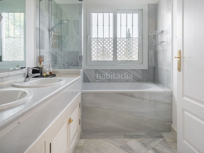 Casa adosada unifamiliar en venta 3 habitaciones 3 baños. en Marbella
