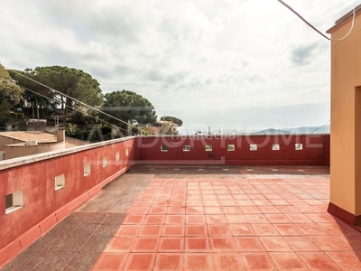 Casa con 4 habitaciones con parking y piscina en Mataró