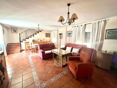 Casa finca rúst. en venta en urbanizaciones periferias, 3 dormitorios. en Alcalá de Guadaira