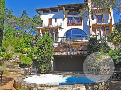 Casa hotel de 46 habitaciones con piscina y vistas a mar y montaña en Sant Andreu de Llavaneres