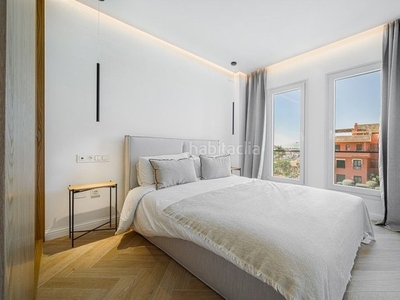 Dúplex con 3 habitaciones amueblado con aire acondicionado en Estepona