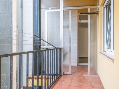 Piso con 4 habitaciones con ascensor y calefacción en Girona